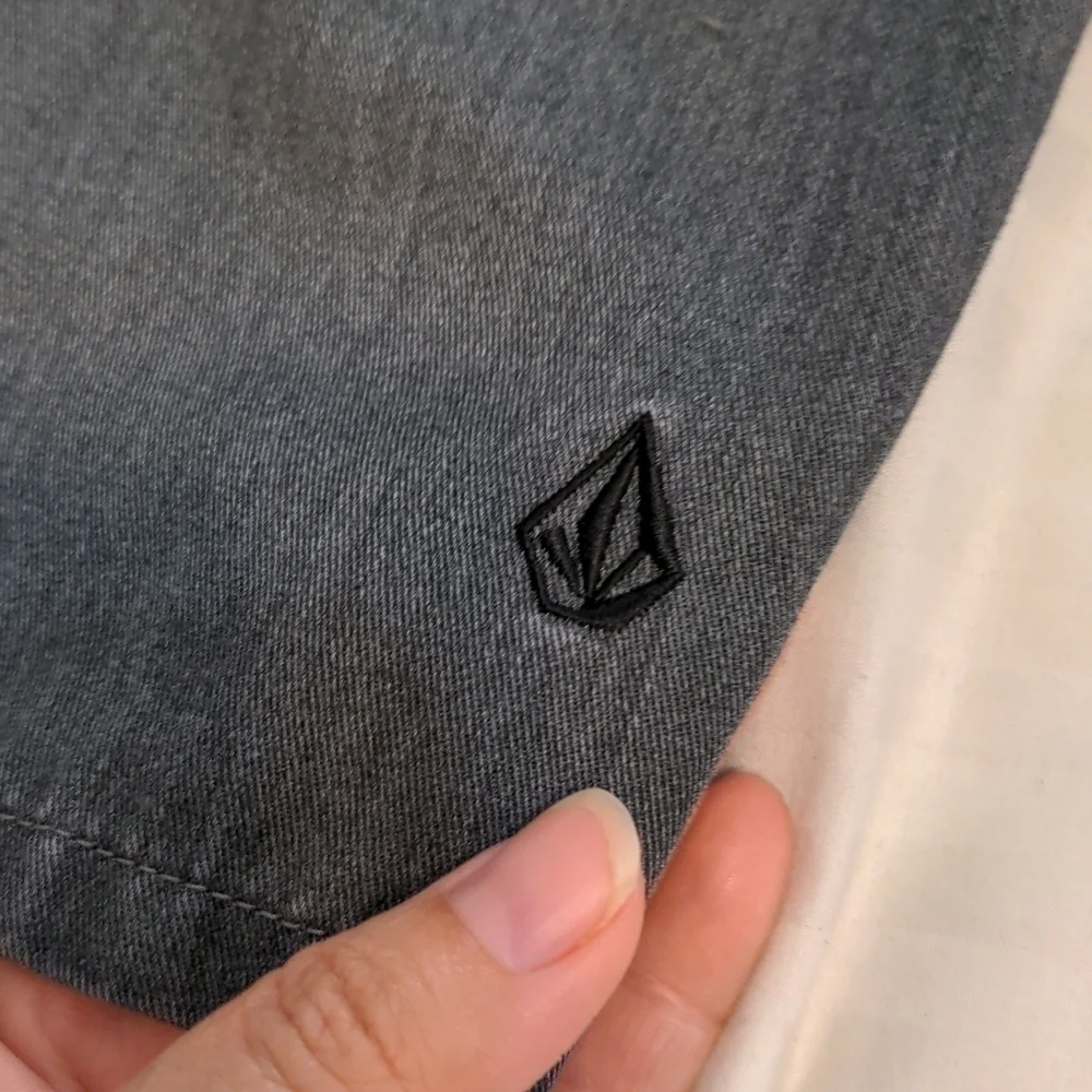 Volcom flat front shorts size 26 waist size 12